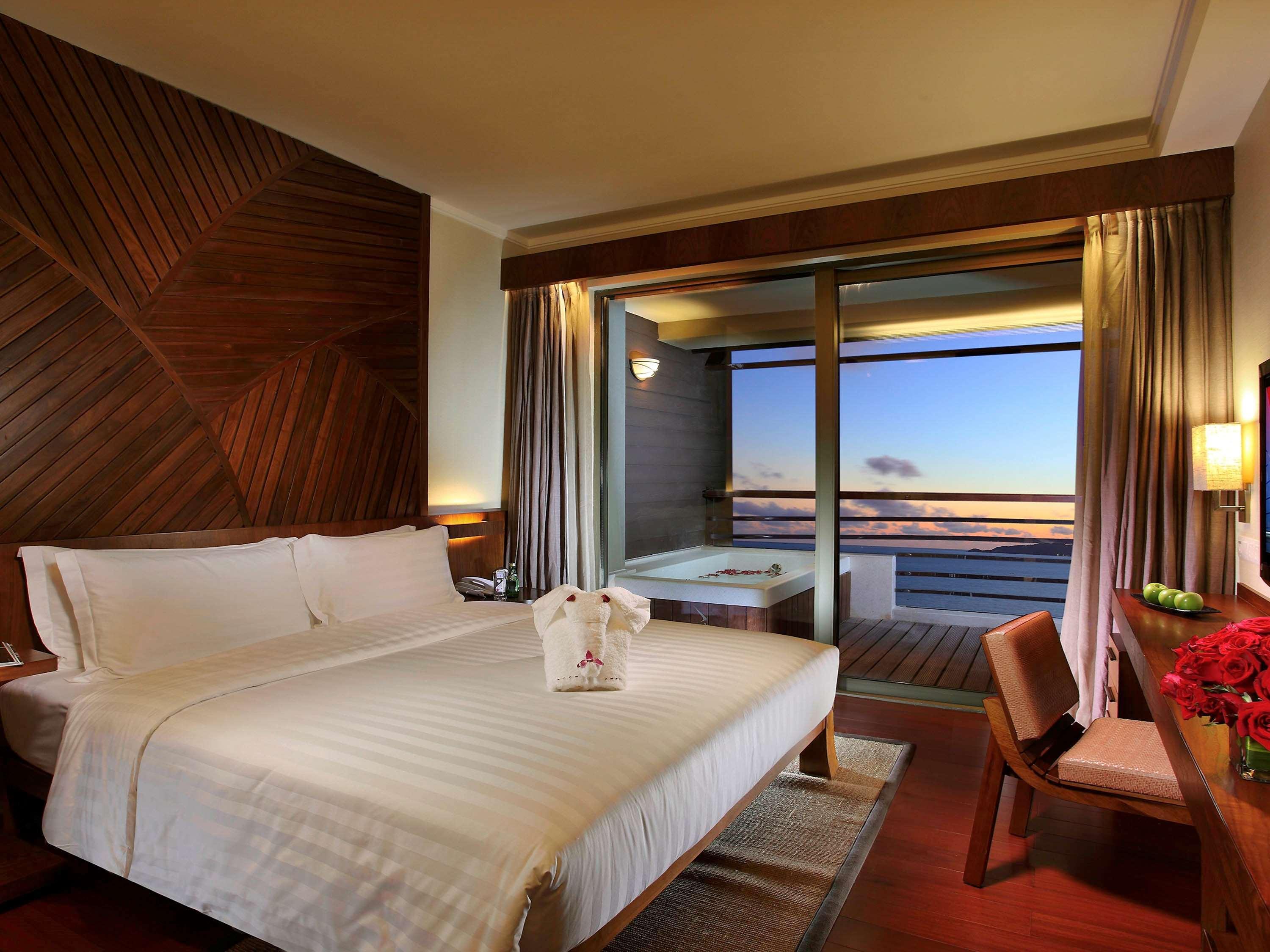 Pullman Oceanview Sanya Bay Resort & Spa ภายนอก รูปภาพ