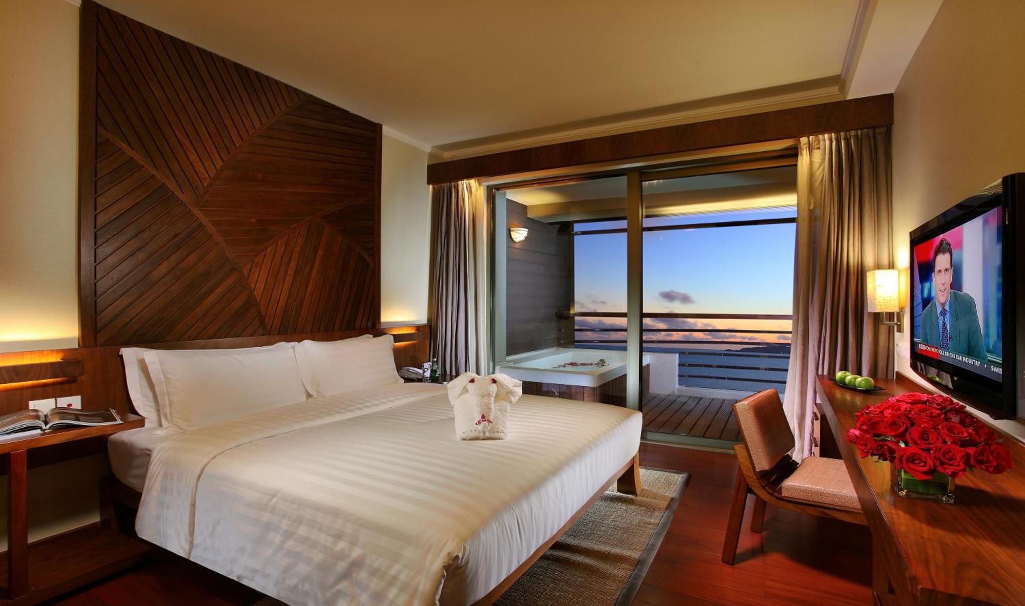 Pullman Oceanview Sanya Bay Resort & Spa ภายนอก รูปภาพ